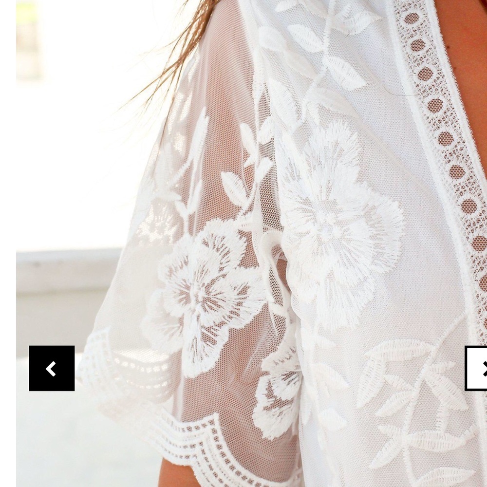 White V-Neck Short Lace Romper - Picture 4 of 5